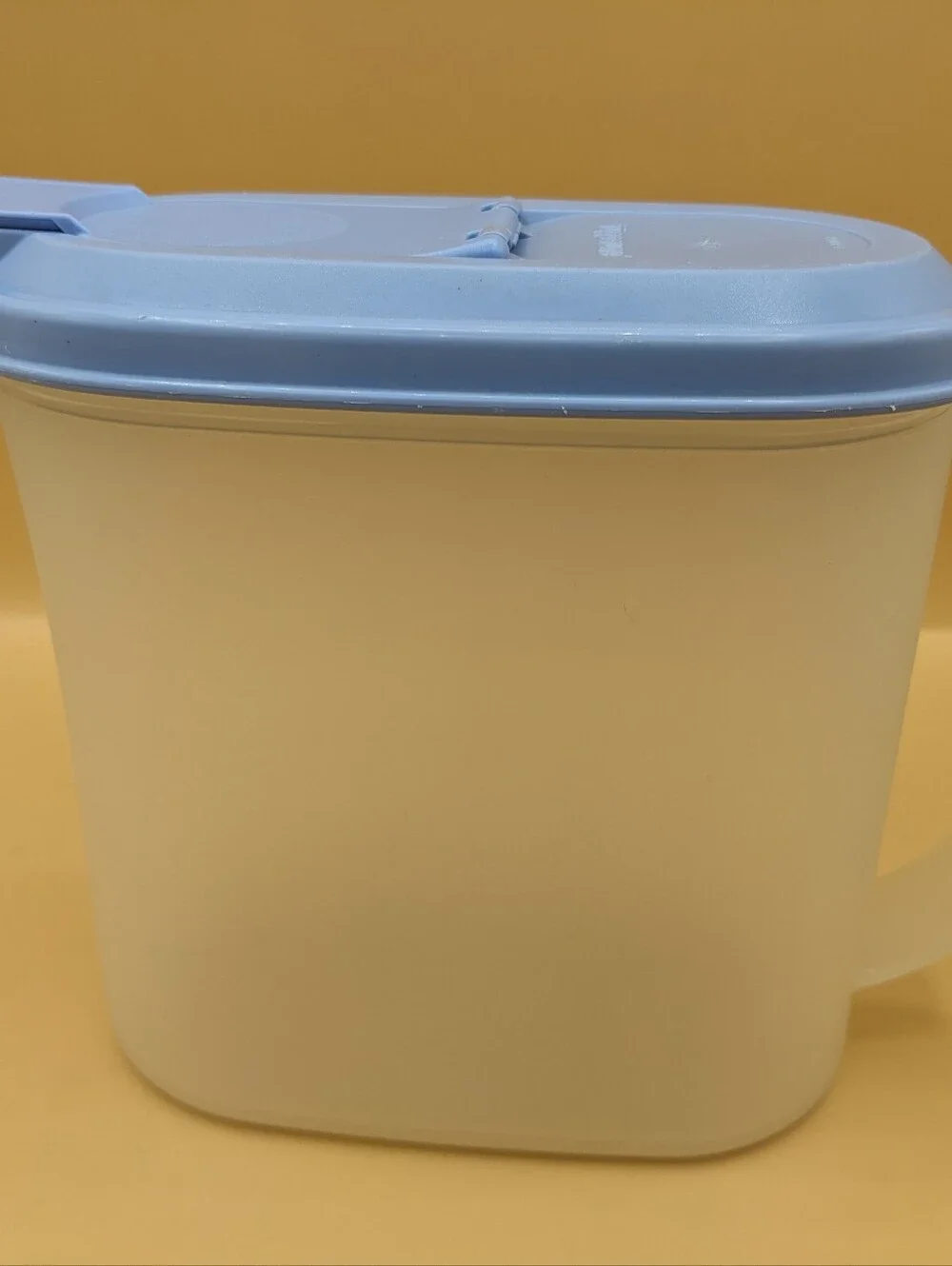 Tupperware 1 Qt Slim Pitcher 2189D-1 Blue Flip Top Lid 2010B-3 2011B-8 Pre-owned